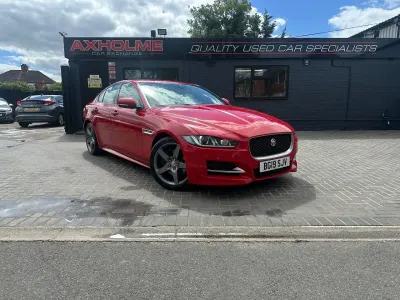 Used Jaguar XE Ingenium 200 HP (147 kW) 2019 Red Sedan