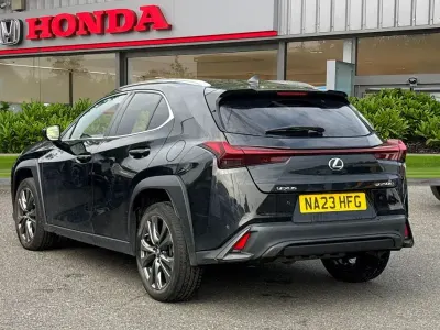 Usado Lexus UX 250h Sport Design Packet 2023 Negro SUV