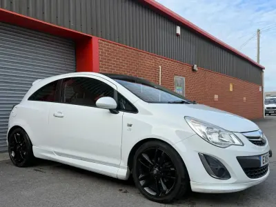Begagnad Vauxhall Corsa Edition 85 HK (62 kW) 2011 Vit Halvkombi