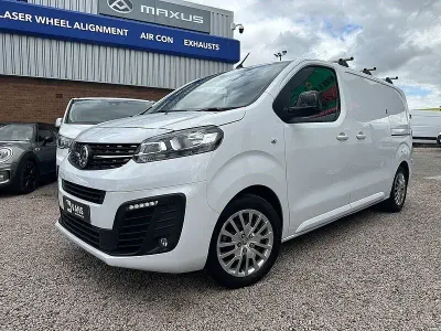 Used Vauxhall Vivaro 120 HP (88 kW) 2023 White MPV