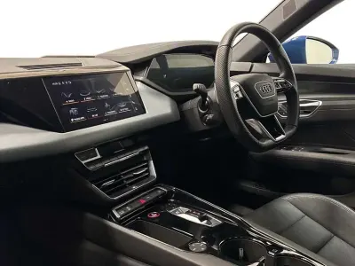 Usado Audi e-tron GT quattro Design 430 kW (585 HP) 2023 Azul Sedan