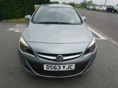 Używany Vauxhall Astra 2013 Srebrny Hatchback