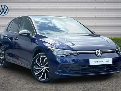 Used VW Golf VIII Life 147 HP (108 kW) 2023 Blue Hatchback