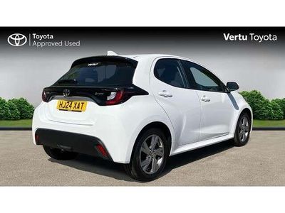 Used Toyota Yaris Hybrid 116 HP (85 kW) 2024 White Hatchback