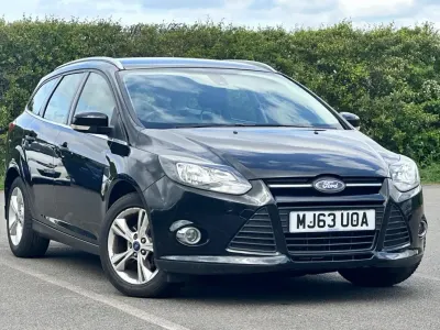 Gebraucht Ford Focus Zetec 125 PS (91 kW) 2013 Schwarz Kombi