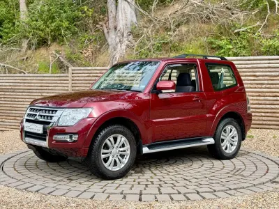 Used Mitsubishi Shogun 187 HP (137 kW) 2016 Red SUV