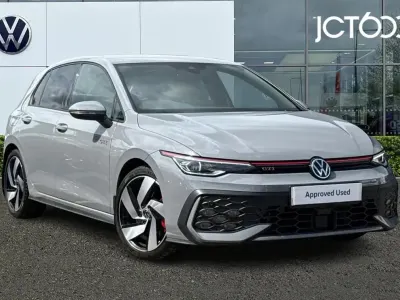 Usado VW Golf VIII GTI 261 HP (191 kW) 2024 Cinzento Citadino
