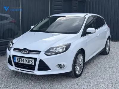 Usado Ford Focus Zetec 123 HP (90 kW) 2014 Branco Citadino