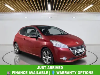 Begagnad Peugeot 208 Allure 70 HK (51 kW) 2013 Röd Halvkombi