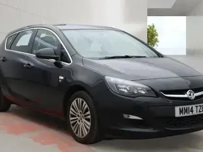 Second-hand Vauxhall Astra Excite 100 CP (73 kW) 2014 Negru Hatchback