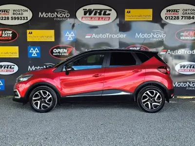 Usado Renault Captur Iconic 90 CV (66 kW) 2018 Rojo SUV
