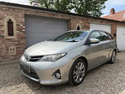 Used Toyota Auris Hybrid