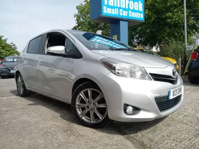 Used Toyota Yaris Multidrive S 99 HP (72 kW) 2013 Silver Hatchback