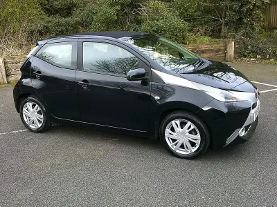 Begagnad Toyota Aygo x-press 69 HK (50 kW) 2016 Svart Halvkombi