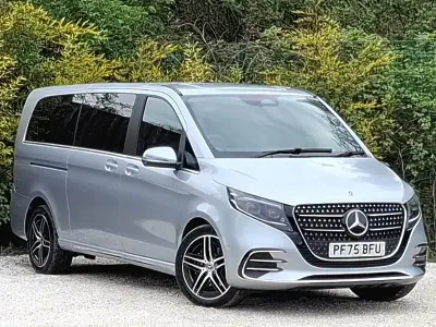 Novo Mercedes V300 AMG line 2025 Prateado Monovolume