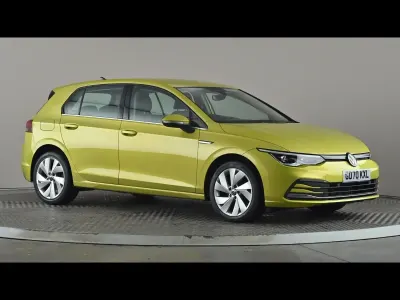 Begagnad VW Golf VII Style 2021 Gul Halvkombi