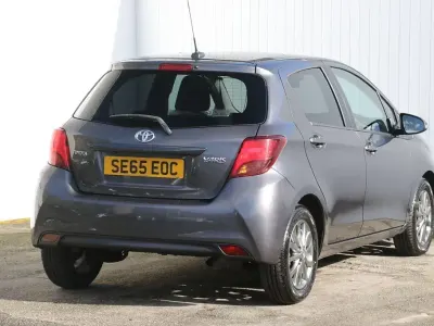 Używany Toyota Yaris 99 KM (72 kW) 2016 Szary Hatchback