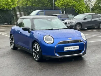 Używany Mini Cooper SE Hatch 158 kW (215 KM) 2024 Niebieski Hatchback