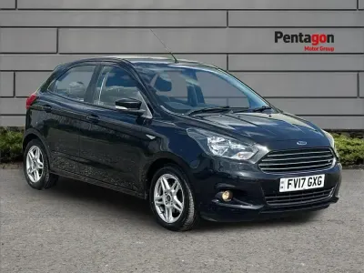 Begagnad Ford Ka Plus Zetec 84 HK (61 kW) 2017 Svart Halvkombi