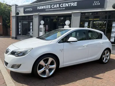 Used Vauxhall Astra SRi 115 HP (84 kW) 2012 White Hatchback