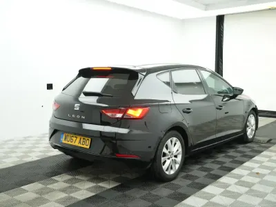 Begagnad Seat Leon Ecomotive 115 HK (84 kW) 2017 Svart Halvkombi