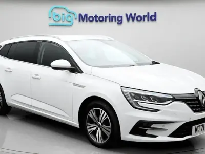 Używany Renault Mégane GrandTour Iconic 116 KM (85 kW) 2021 Biały Kombi