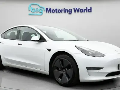 Begagnad Tesla Model 3 Long Range AWD 258 kW (351 HK) 2022 Vit Sedan