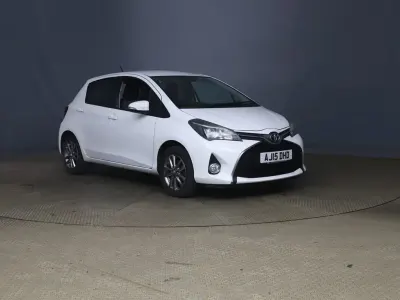 Used Toyota Yaris 99 HP (72 kW) 2015 White Hatchback