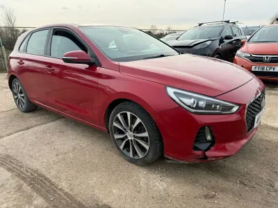 Used Hyundai i30 SE 120 HP (88 kW) 2017 Red Hatchback