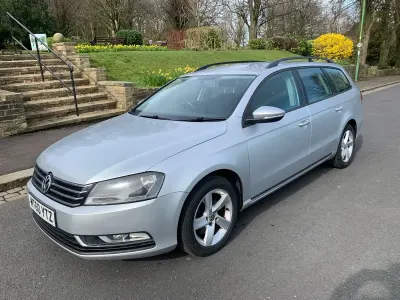 Usado VW Passat S 105 CV (77 kW) 2011 Plateado Familiar