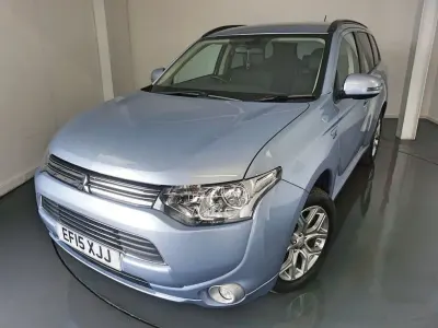 Begagnad Mitsubishi Outlander P-HEV 200 HK (147 kW) 2015 Blå Kombi