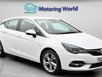 Used Vauxhall Astra SRi 145 HP (106 kW) 2021 White Hatchback