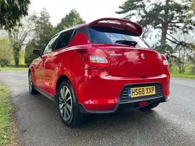 Usado Suzuki Swift 90 HP (66 kW) 2019 Vermelho Citadino