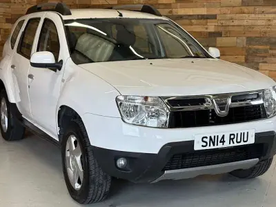 Begagnad Dacia Duster Lauréate 110 HK (80 kW) 2014 Vit SUV