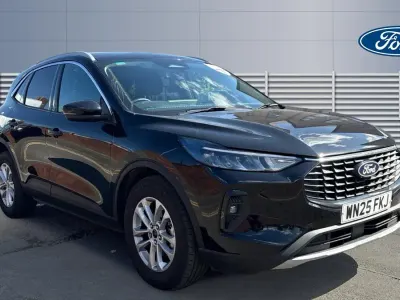 Usado Ford Kuga Titanium 150 HP (110 kW) 2025 Preto SUV