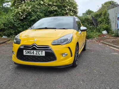 Used Citroën DS3 90 HP (66 kW) 2015 Yellow Hatchback