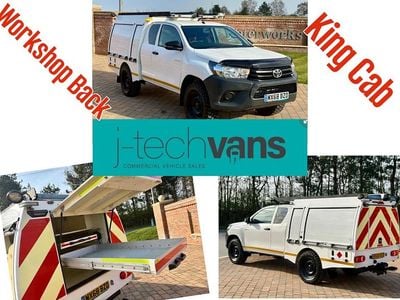 Used Toyota HiLux Active 150 HP (110 kW) 2018 White Pickup