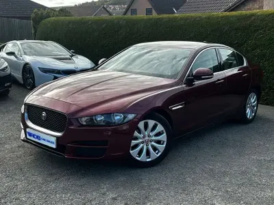 Używany Jaguar XE Prestige 163 KM (119 kW) 2016 Czerwony Sedan/Limuzyna