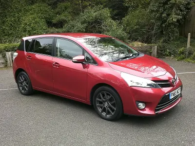 Used Toyota Verso Trend 147 HP (108 kW) 2015 Red MPV