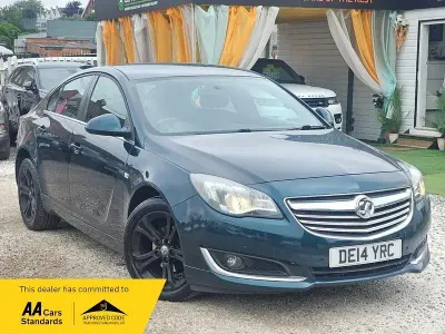Used Vauxhall Insignia Edition 163 HP (119 kW) 2014 Green Hatchback
