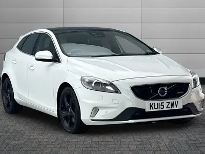 Used Volvo V40 R-Design 150 HP (110 kW) 2015 White Hatchback