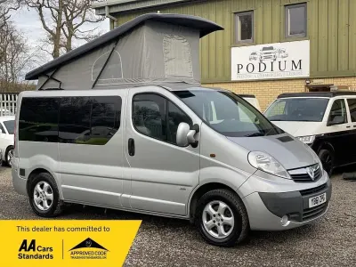 Second-hand Vauxhall Vivaro Sportive 115 CP (84 kW) 2012 Argintiu Monovolum