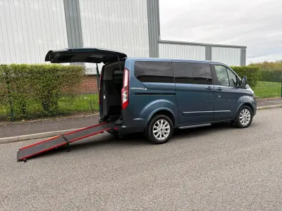 Usado Ford Tourneo Titanium 2019 Azul Monovolume