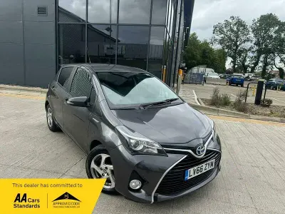 Used Toyota Yaris 80 HP (58 kW) 2016 Grey Hatchback