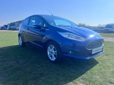 Begagnad Ford Fiesta Zetec 82 HK (60 kW) 2016 Blå Halvkombi