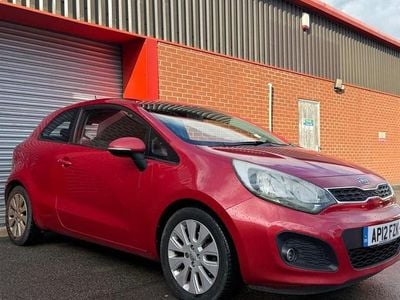 Used Kia Rio 107 HP (78 kW) 2012 Red Hatchback