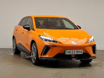 Begagnad MG MG4 EV Trophy 149 kW (203 HK) 2023 Orange Halvkombi