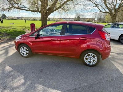 Used Ford Fiesta Zetec 95 HP (69 kW) 2016 Red Hatchback