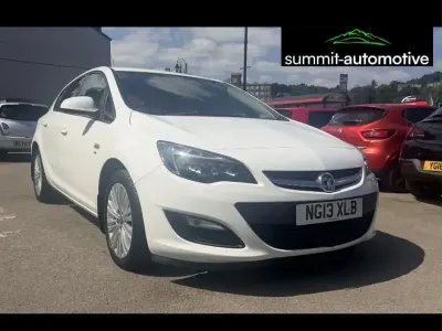 Used Vauxhall Astra 2013 White Hatchback