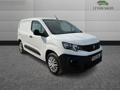 Käytetty Peugeot Partner 131 HP (96 kW) 2021 Valkoinen Tila-auto